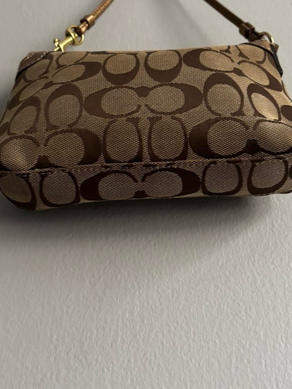 Coach Signature C Turnlock Wristlet - Picture 3 of 8